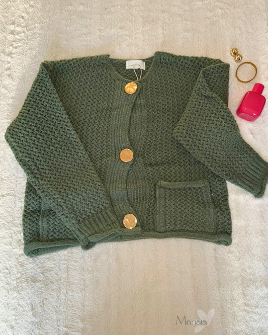 Haut vert aux boutons dorés