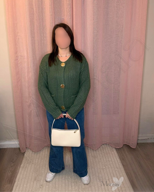 Haut vert aux boutons dorés